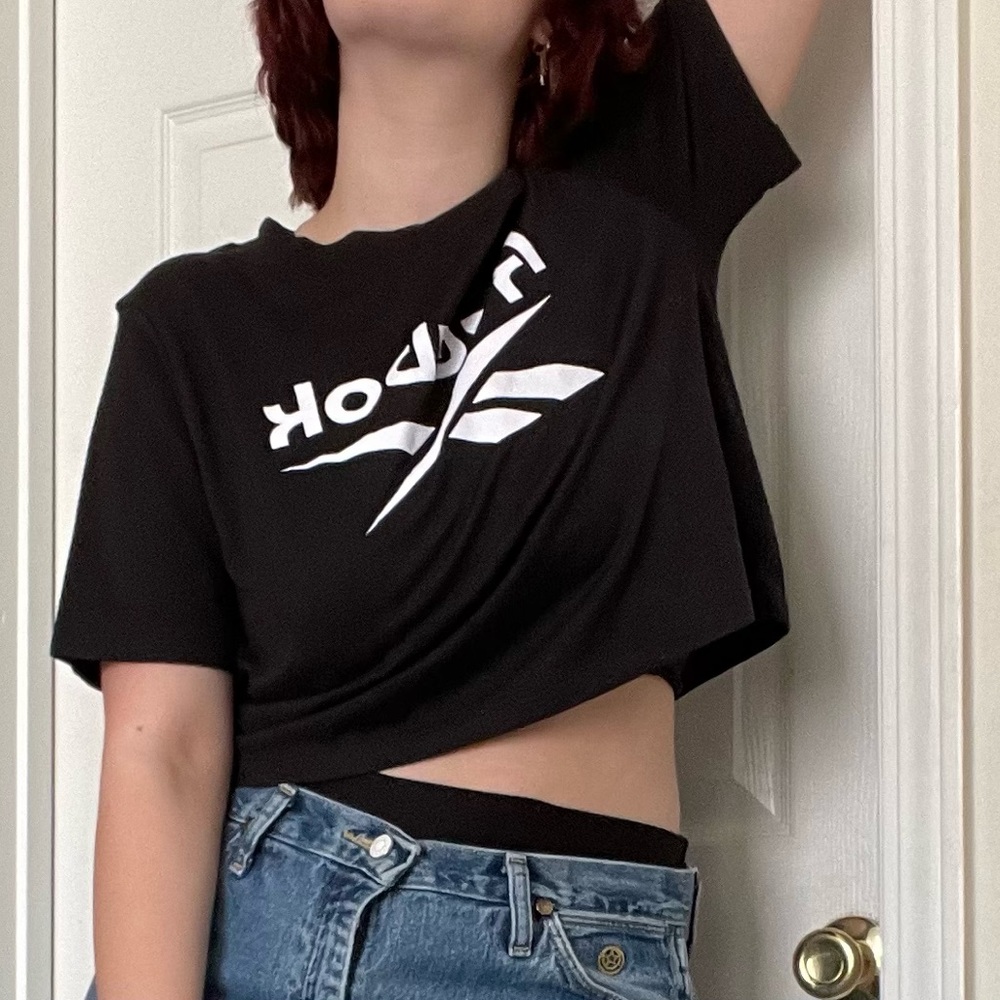 short-sleeved reebok graphic tee (regular fit)